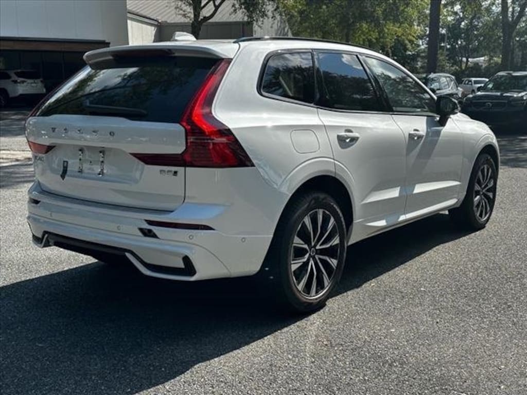 New 2025 Volvo XC60 B5 Plus SUV