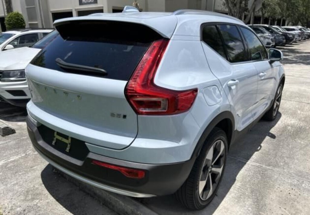 Used 2024 Volvo XC40 B5 Core SUV