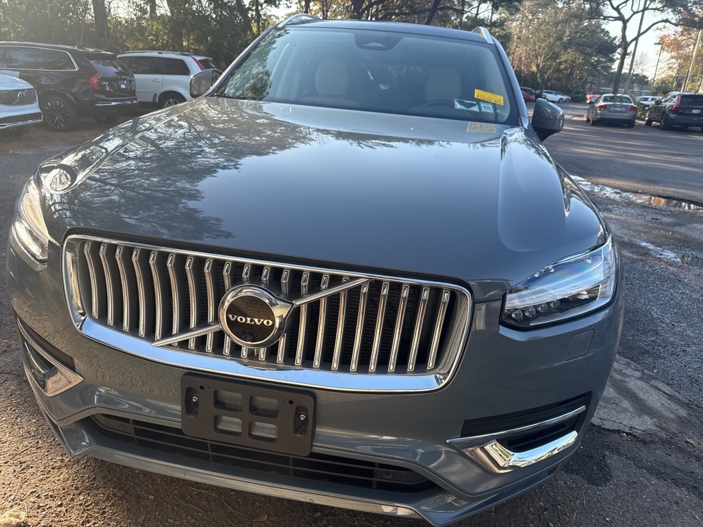 2023 Volvo XC90 Plus's photo