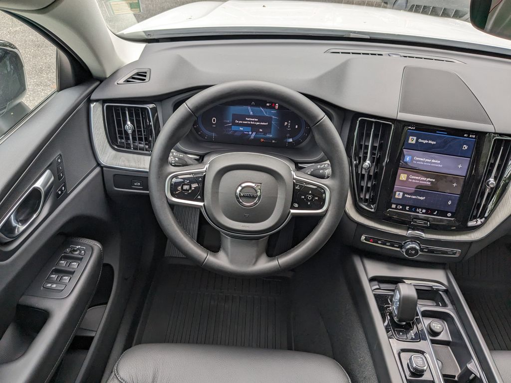 2025 Volvo XC60 Plus - Photo 17