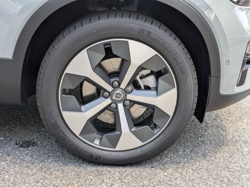 2026 Volvo XC40 Plus - Photo 11