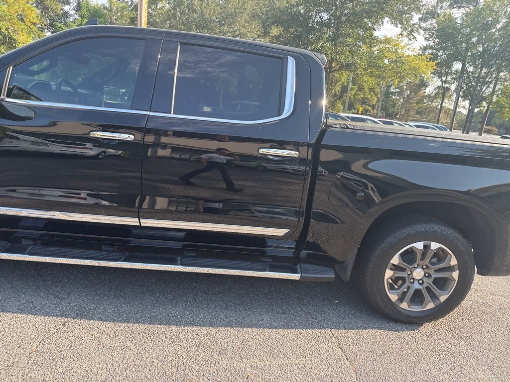 2023 Chevrolet Silverado High Country photo 2