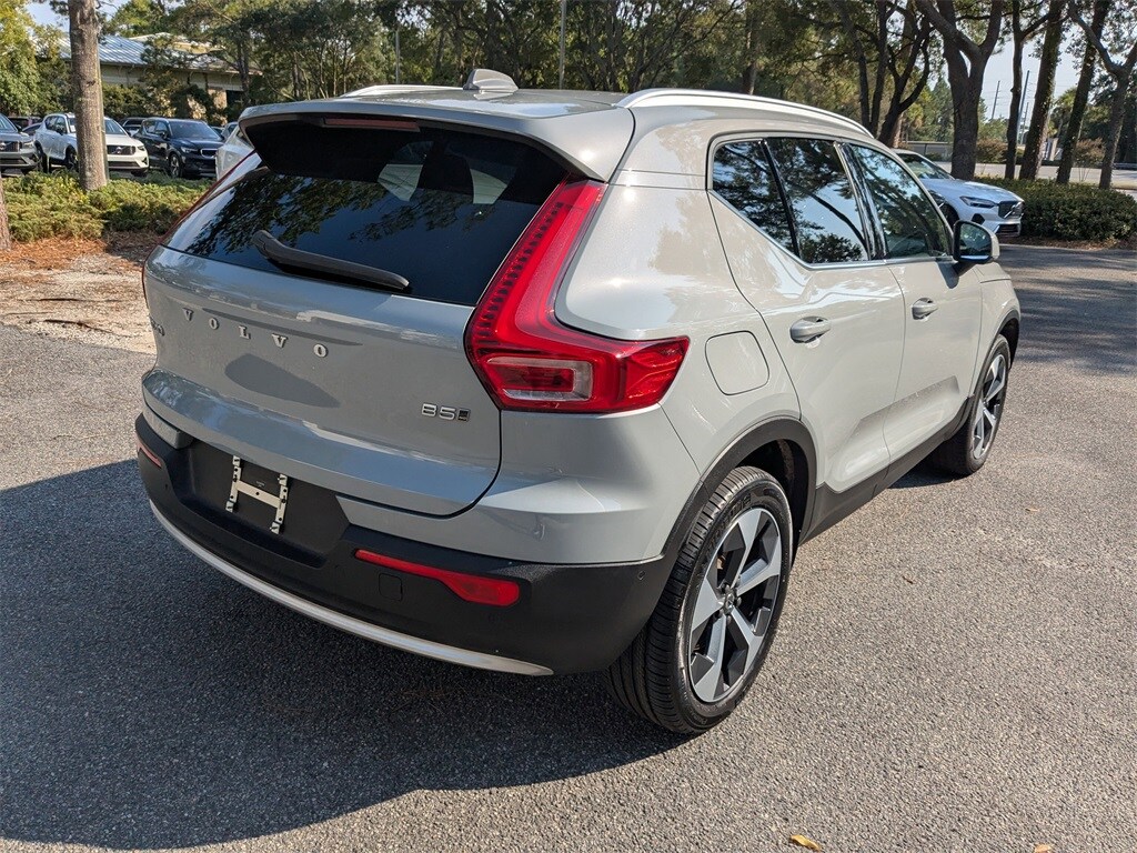 2024 Volvo XC40 Plus photo 2