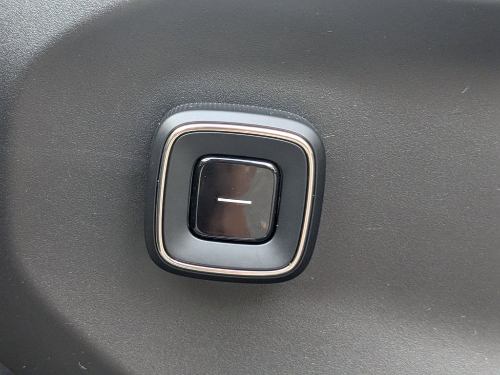 2025 Volvo EX90 Ultra - Photo 20