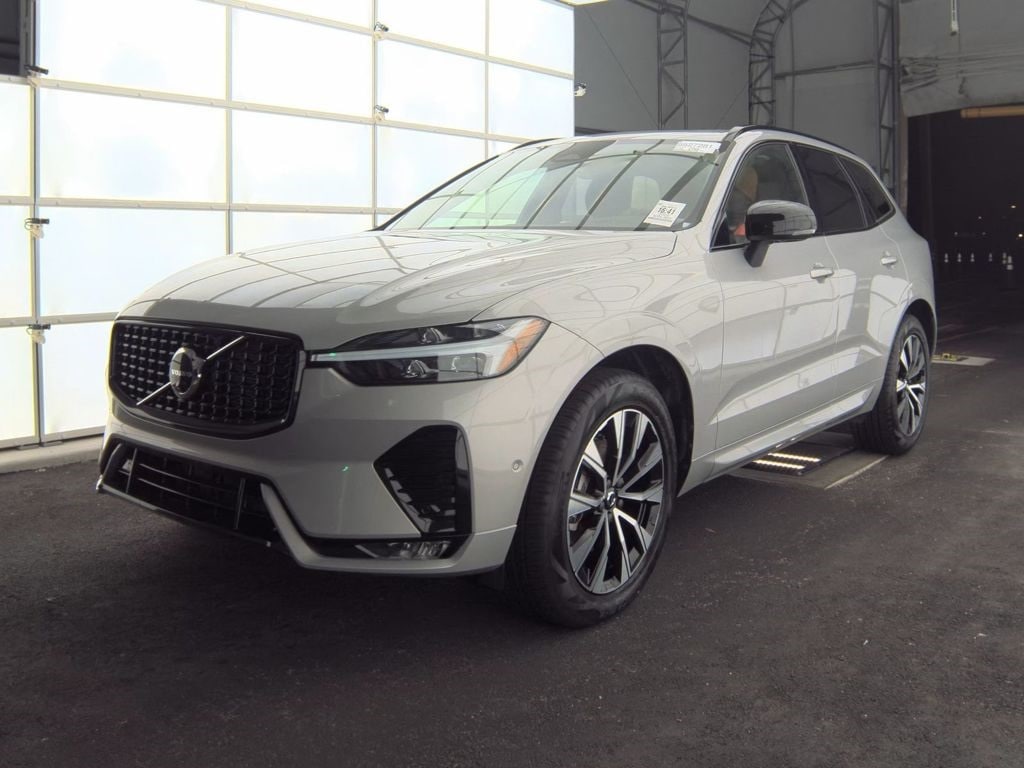 2025 Volvo XC60 Plus's photo