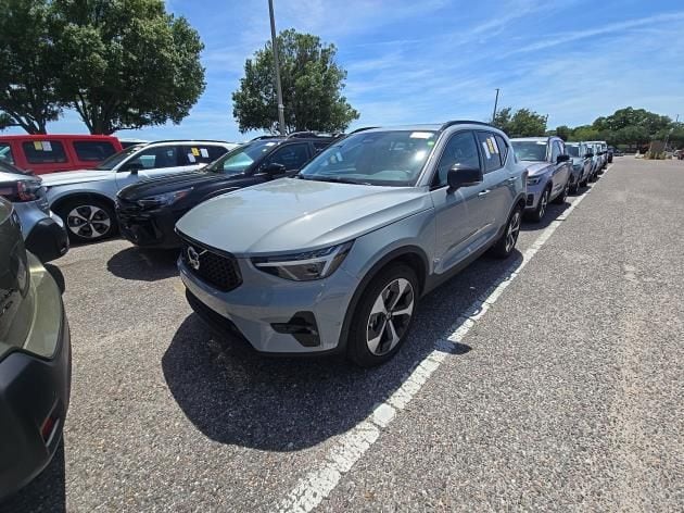 2026 Volvo XC40 B5 Plus Dark AWD's photo