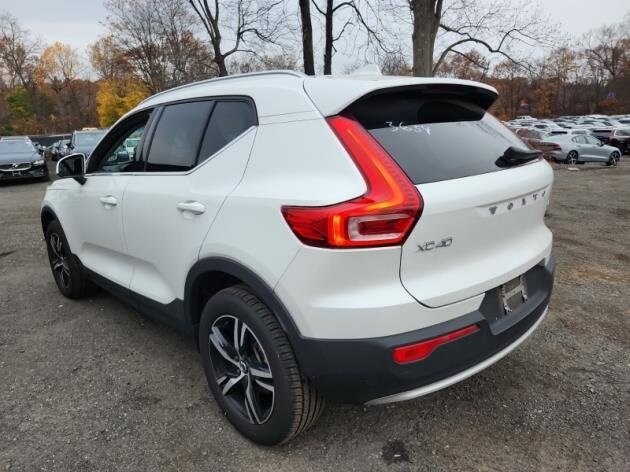 2024 Volvo XC40 Core photo 3