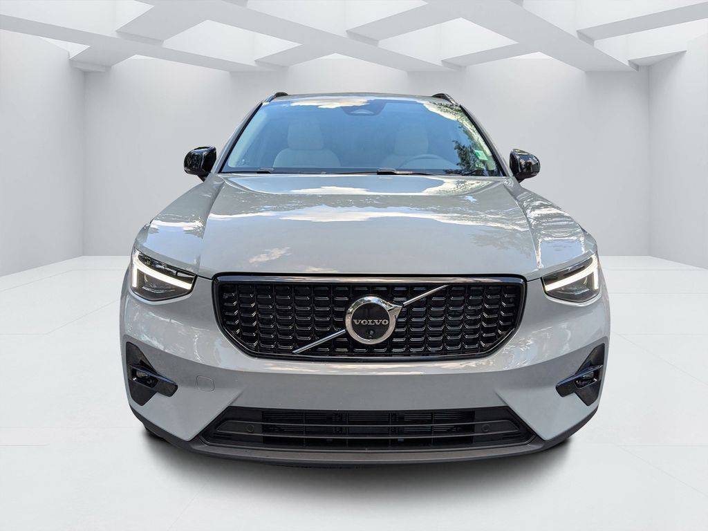 2026 Volvo XC40 Plus - Photo 8