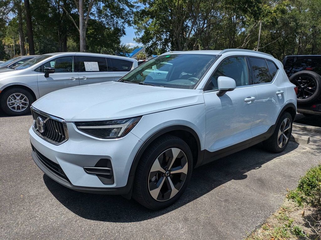 Certified 2024 Volvo XC40 B5 Core SUV