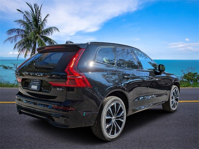 2025 Volvo XC60 B5 Plus photo 3