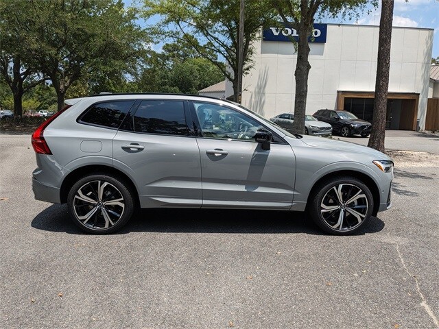 2025 Volvo XC60 B5 photo 2