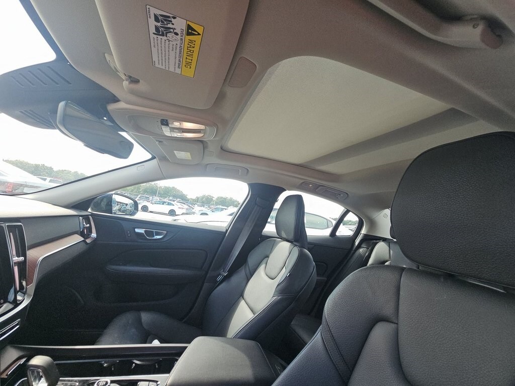 2025 Volvo S60 B5 Plus photo 4