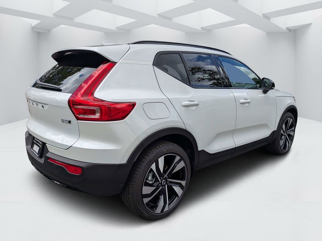 New 2026 Volvo XC40 B5 Plus SUV