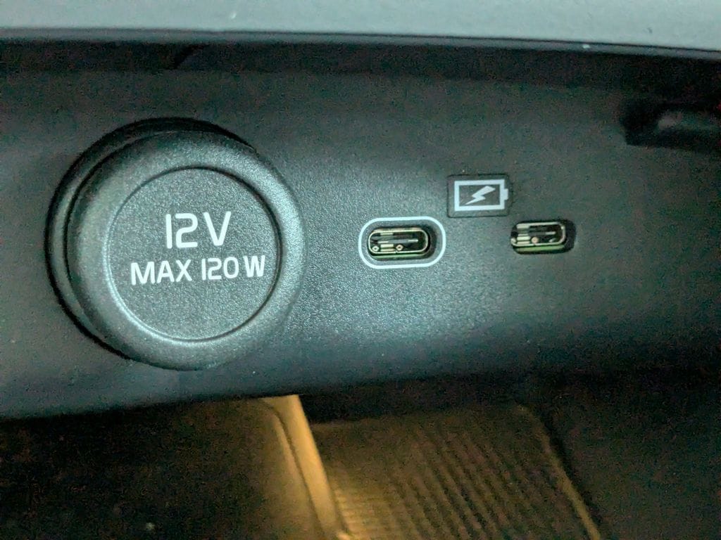 2026 Volvo XC40 Plus - Photo 24