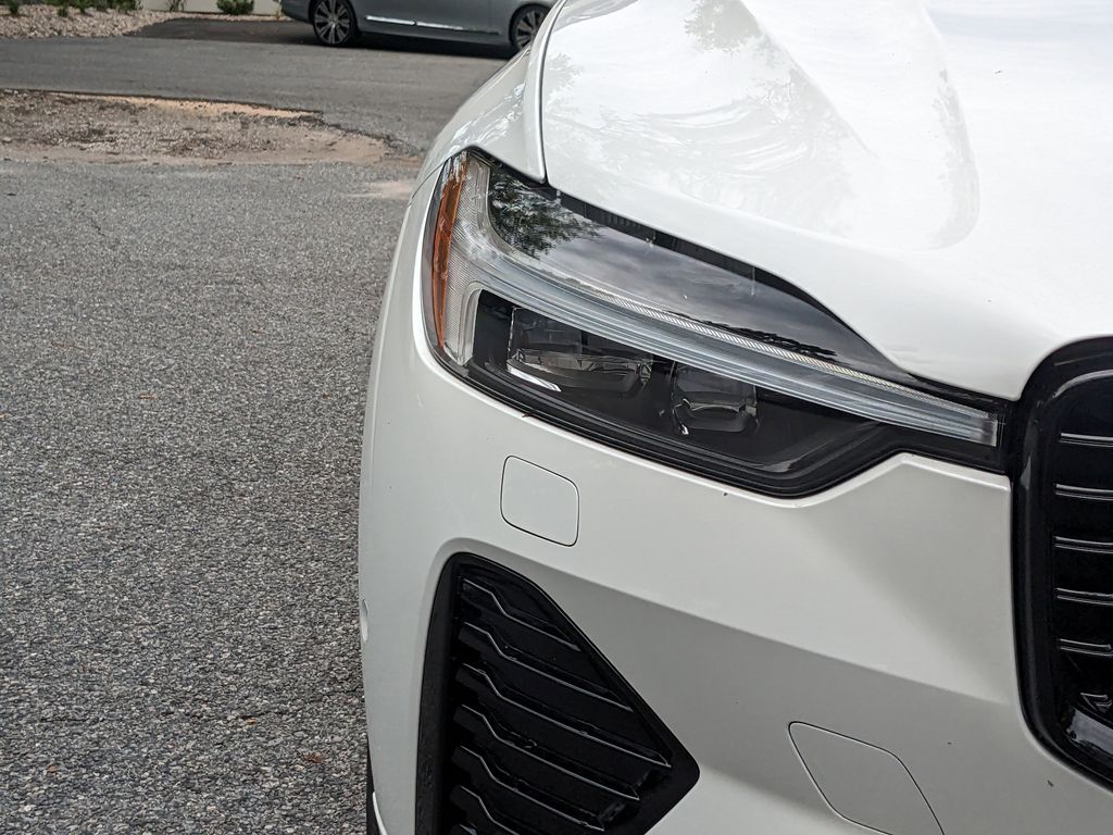 2025 Volvo XC60 Plus - Photo 10