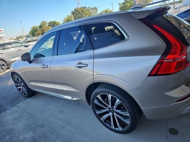 2023 Volvo XC60 B5 Ultimate photo 4