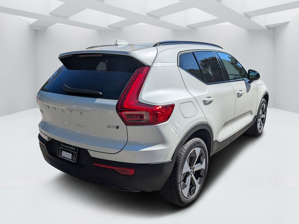 2026 Volvo XC40 Plus - Photo 3
