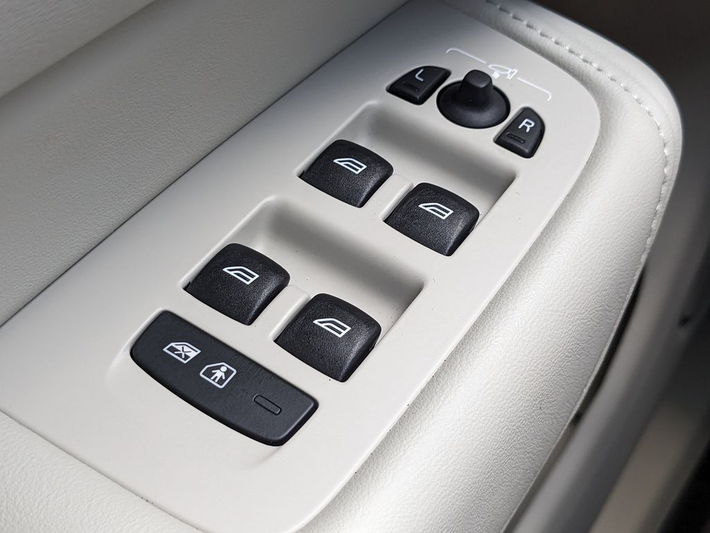 2026 Volvo XC60 Ultra - Photo 26