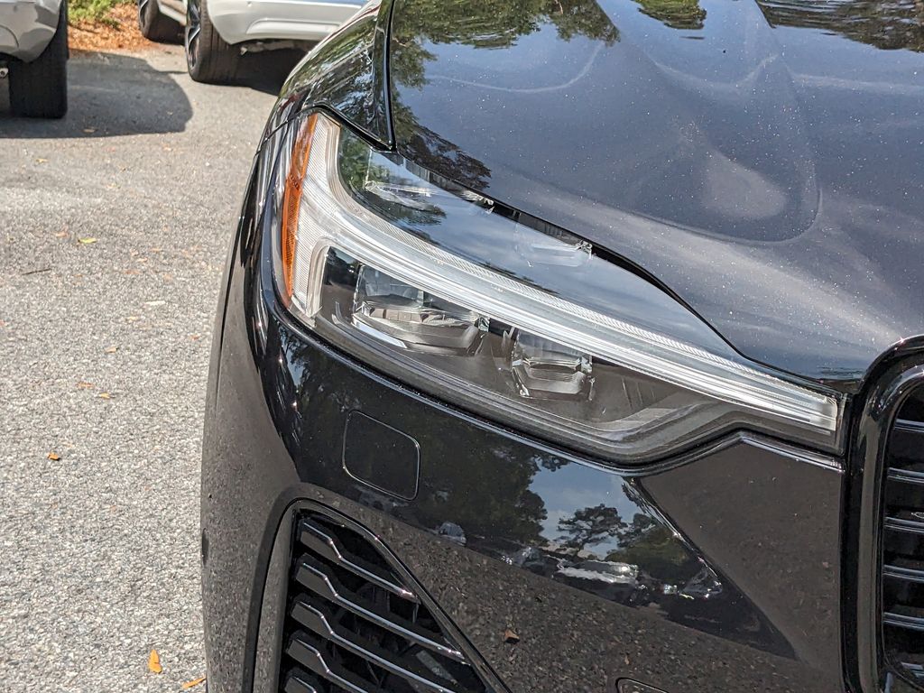 2025 Volvo XC60 Plus - Photo 10