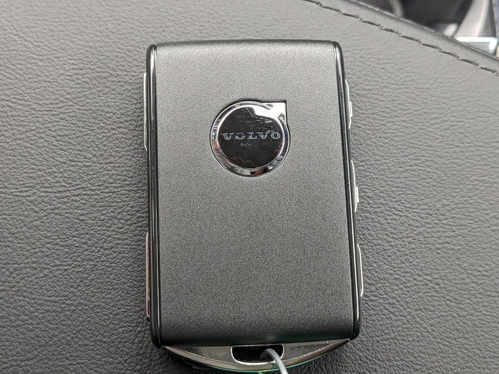 2025 Volvo XC60 Plus - Photo 32