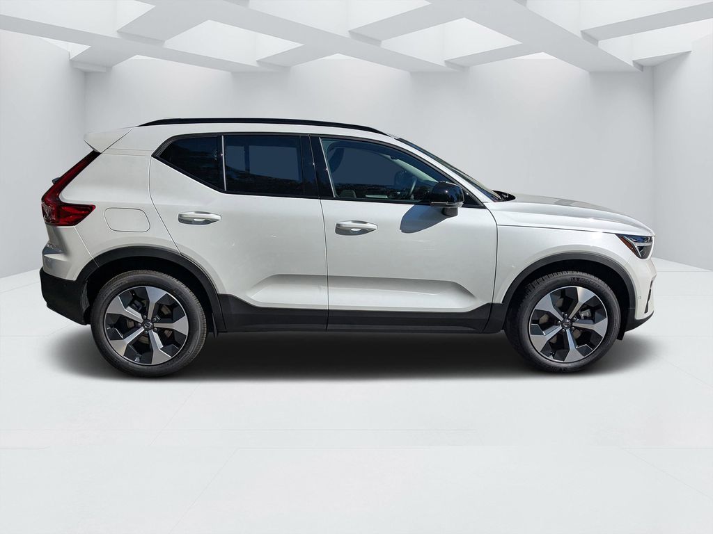 2026 Volvo XC40 Plus - Photo 2