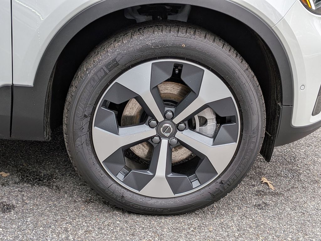 2026 Volvo XC40 Plus - Photo 11