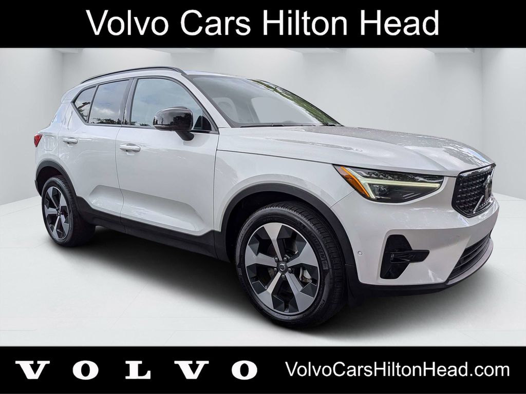 2026 Volvo XC40 B5 Plus Dark AWD's photo