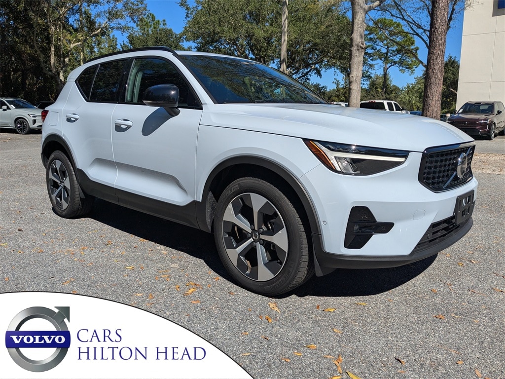 Certified 2025 Volvo XC40 B5 Plus Dark Theme SUV