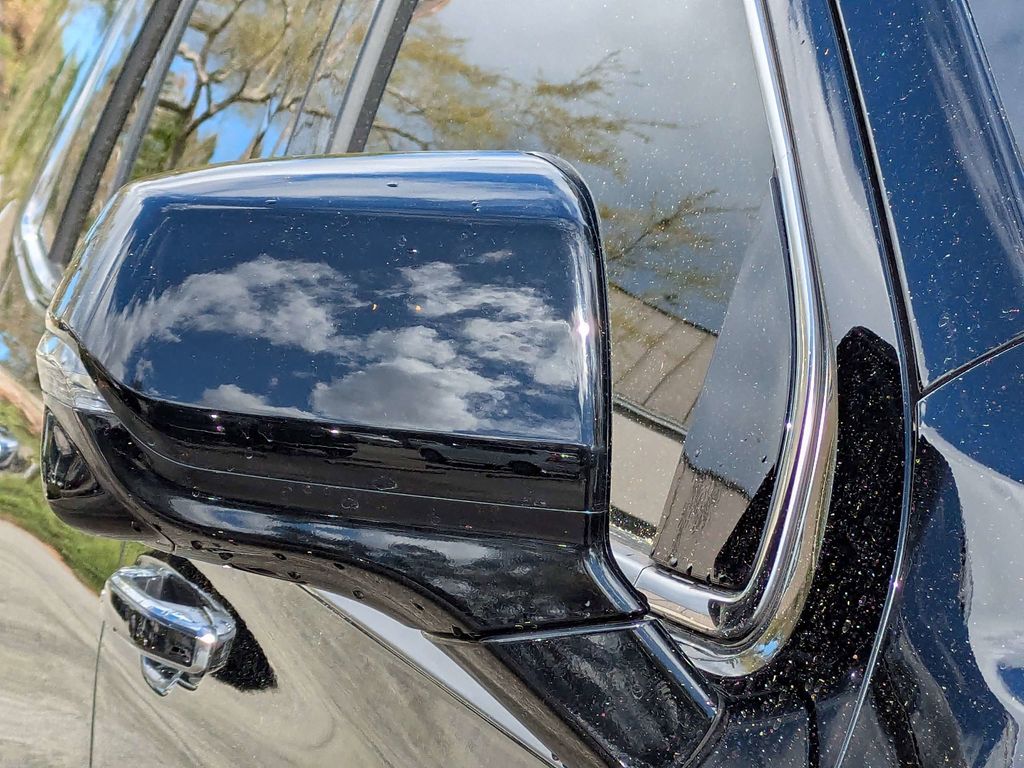 2021 GMC Yukon Denali - Photo 9