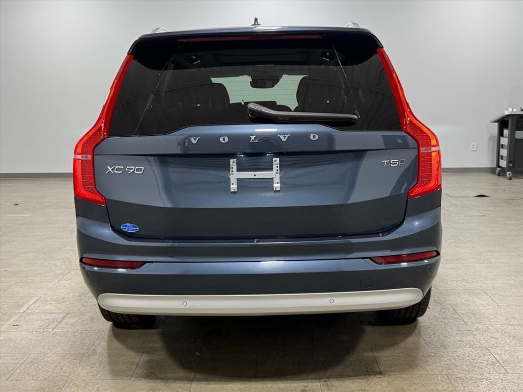 Used 2022 Volvo XC90 T5 Momentum SUV