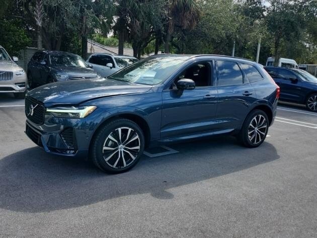 2024 Volvo XC60 B5 Plus photo 2