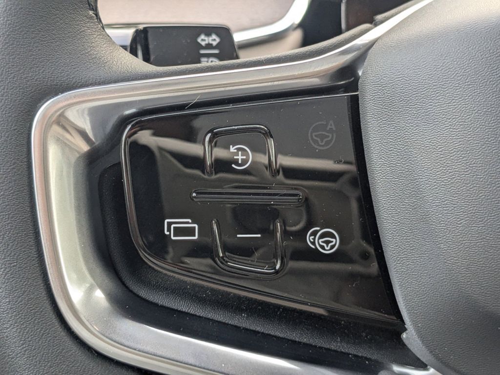 2025 Volvo EX90 Ultra - Photo 25