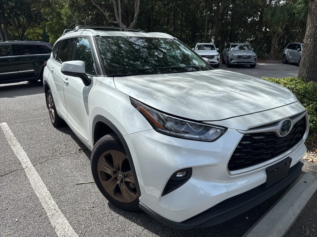 2022 Toyota Highlander Hybrid Bronze Edition photo 4