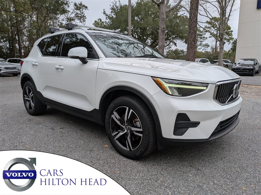 2024 Volvo XC40 Core's photo