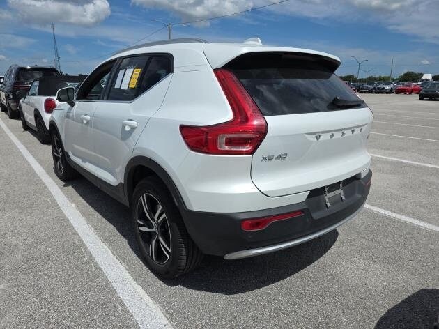 2025 Volvo XC40 Core photo 3