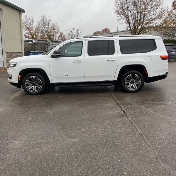 2024 Jeep Wagoneer L Series II photo 2