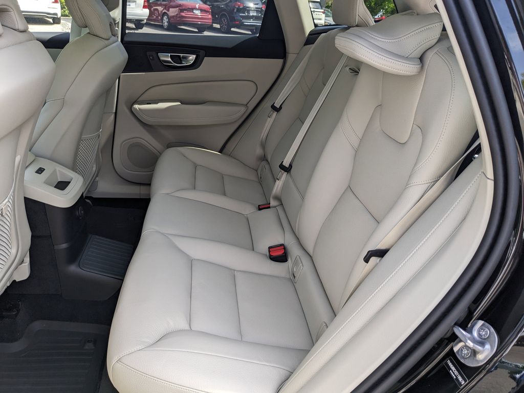 2025 Volvo XC60 Plus - Photo 15