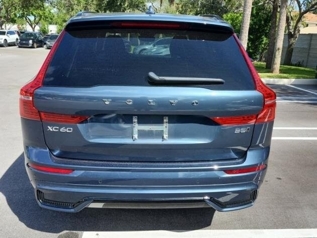 2024 Volvo XC60 B5 Plus photo 4