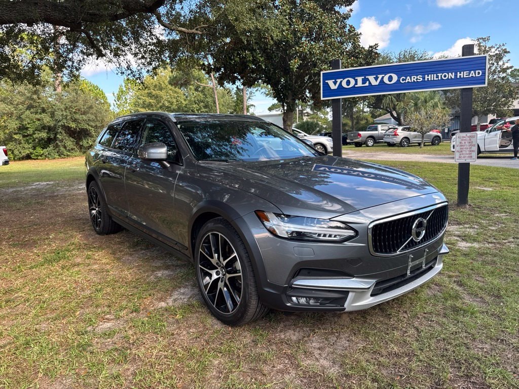 2020 Volvo V90 Cross Country Base