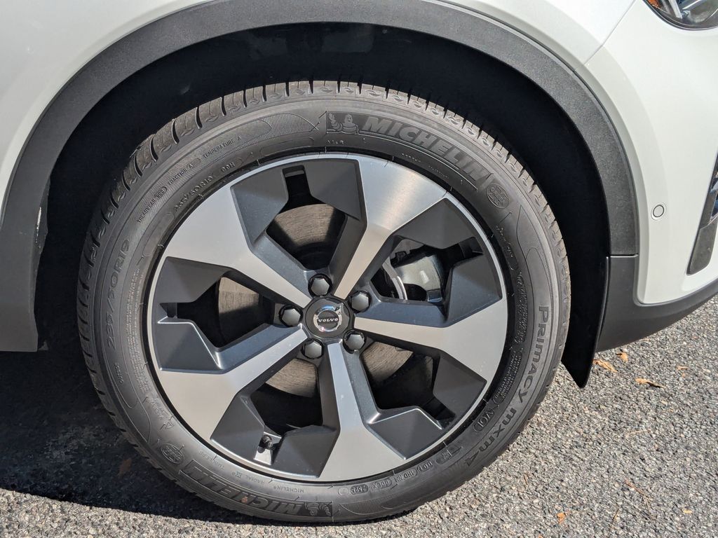 2026 Volvo XC40 Plus - Photo 11
