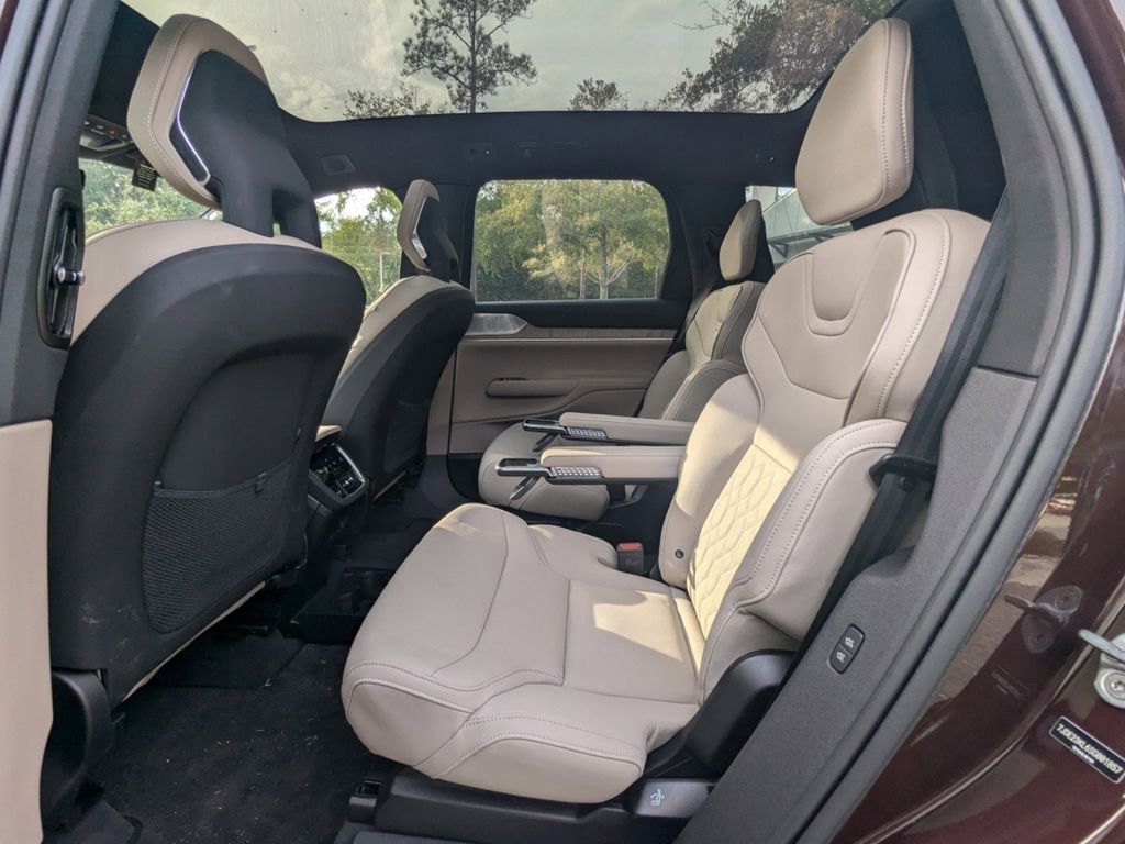 2025 Volvo EX90 Ultra - Photo 15