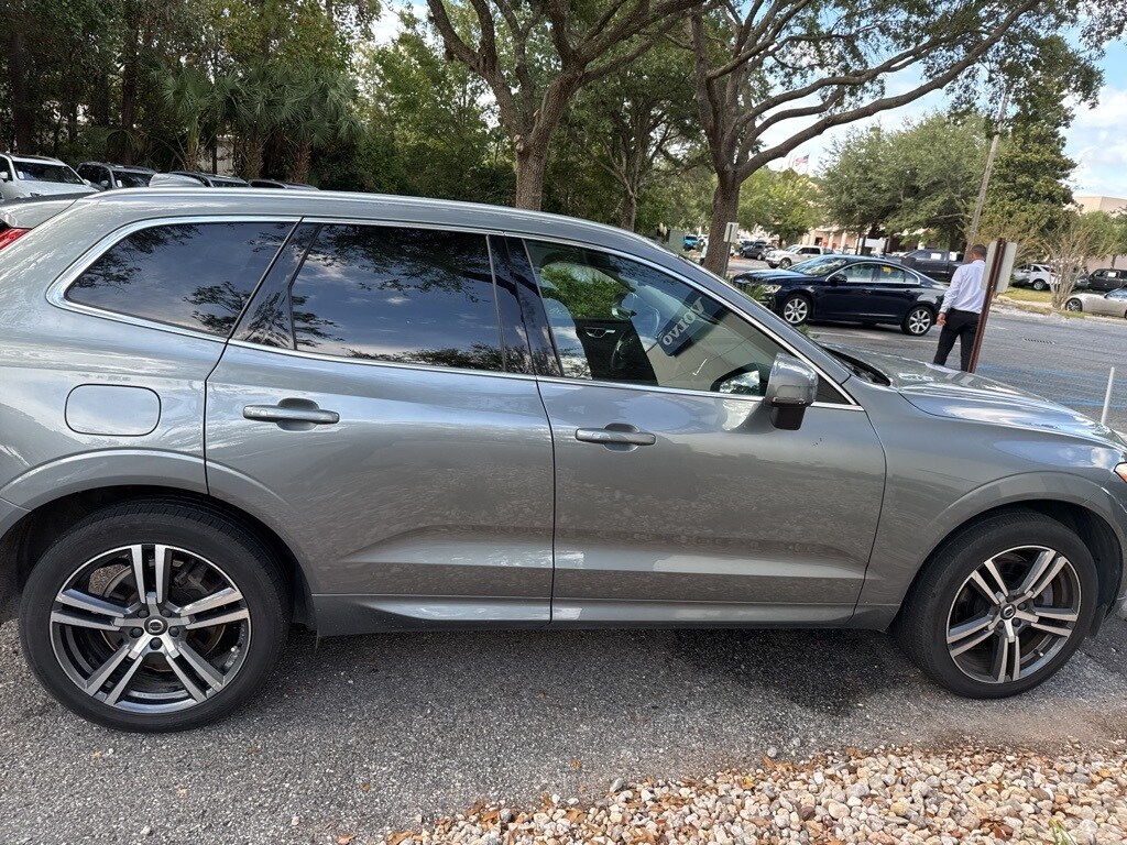 2019 Volvo XC60 Momentum photo 3