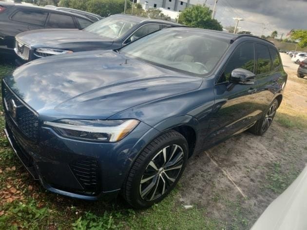 2023 Volvo XC60 Plus's photo