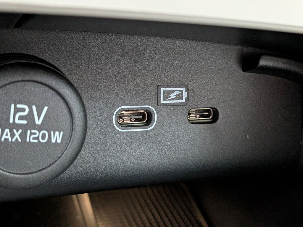 2026 Volvo XC40 Plus - Photo 24