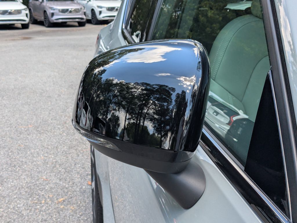 2026 Volvo XC40 Plus - Photo 10