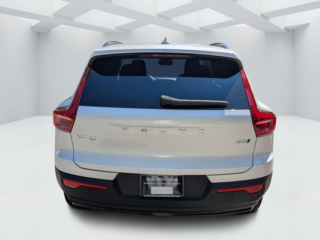 2026 Volvo XC40 Plus - Photo 4