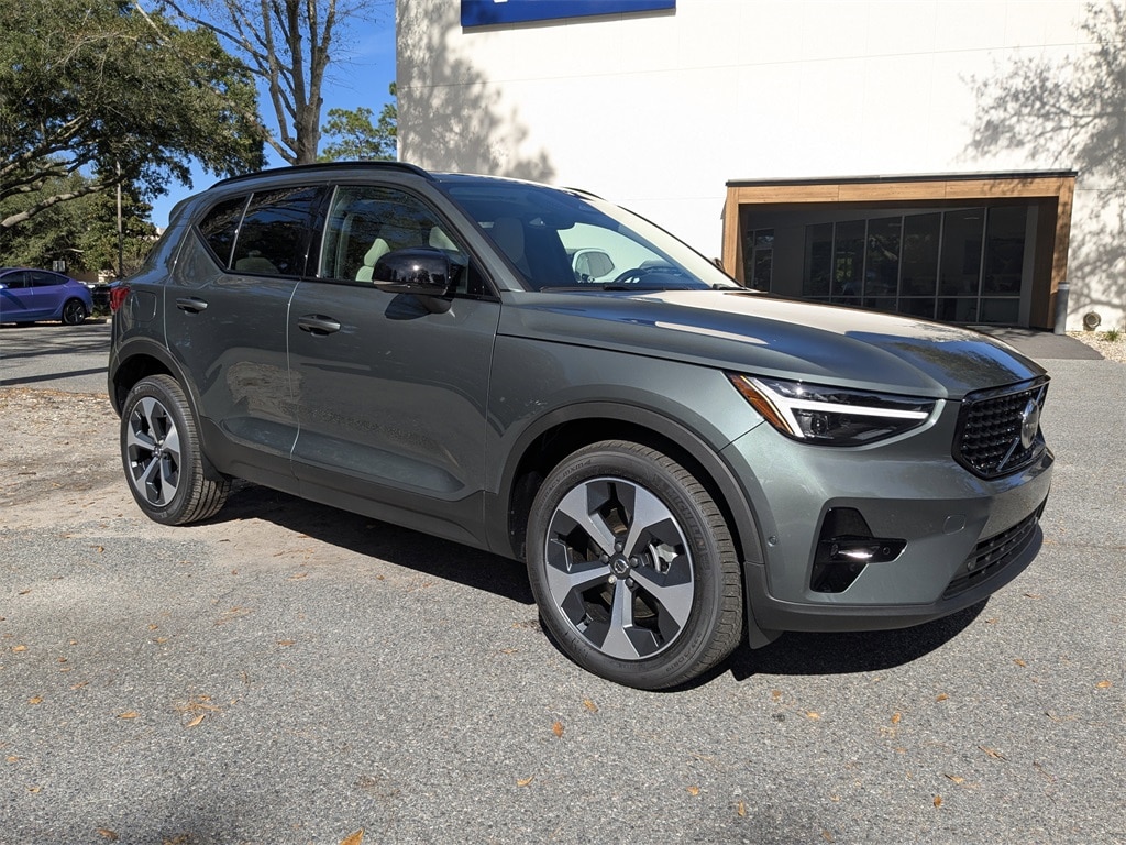 New 2026 Volvo XC40 B5 Plus SUV