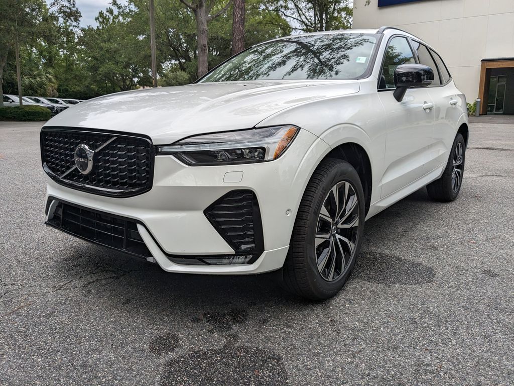 2025 Volvo XC60 Plus - Photo 8