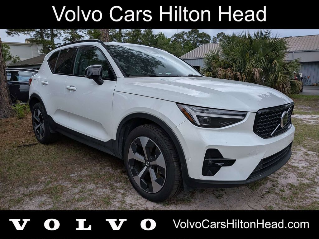2026 Volvo XC40 B5 Plus Dark AWD's photo