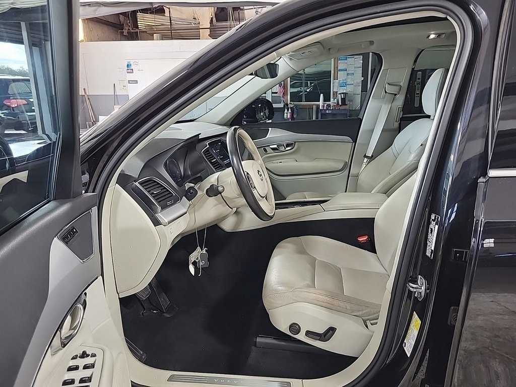 Used 2021 Volvo XC90 T5 Momentum SUV